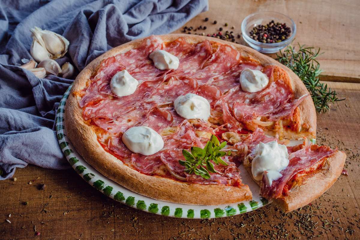 Pica iz krušne peči – Picerija Četara
